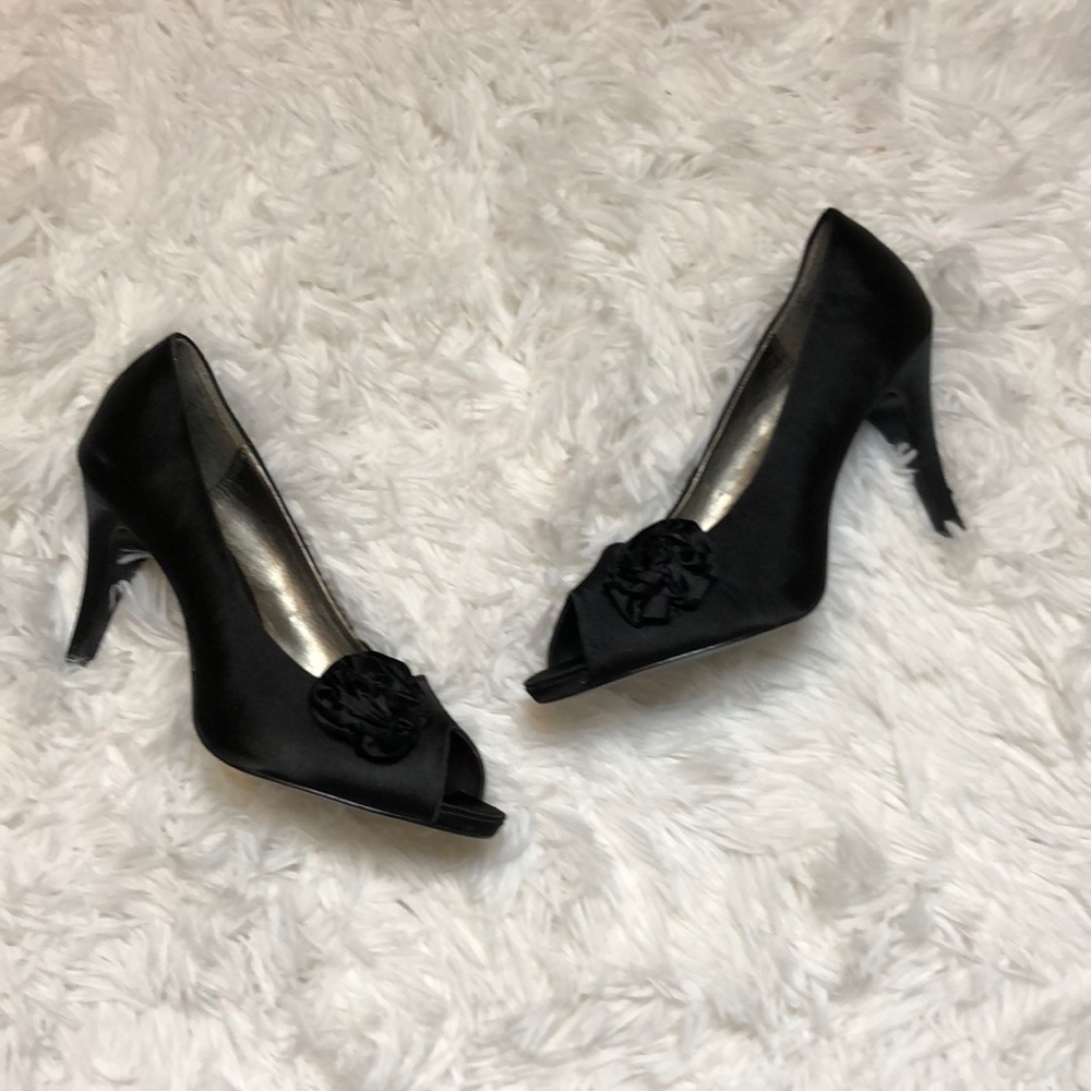 Open toe black dress heels rose accent - Picture 1 of 5